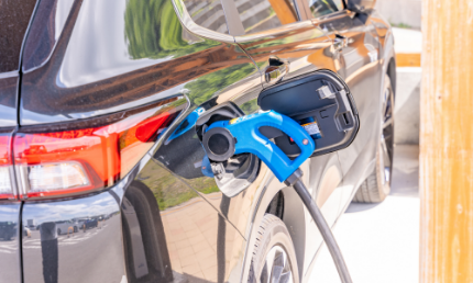 車充電中　給電中　写真